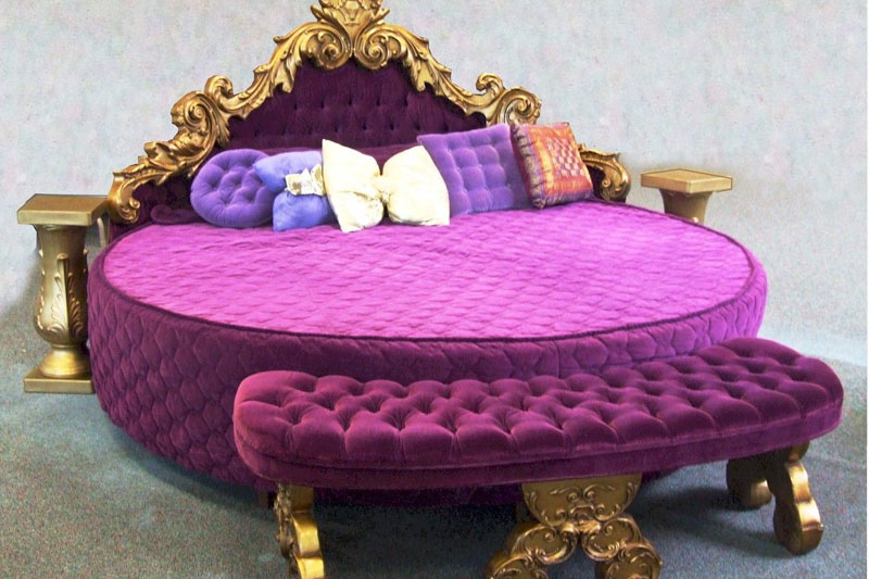 velvet round bed